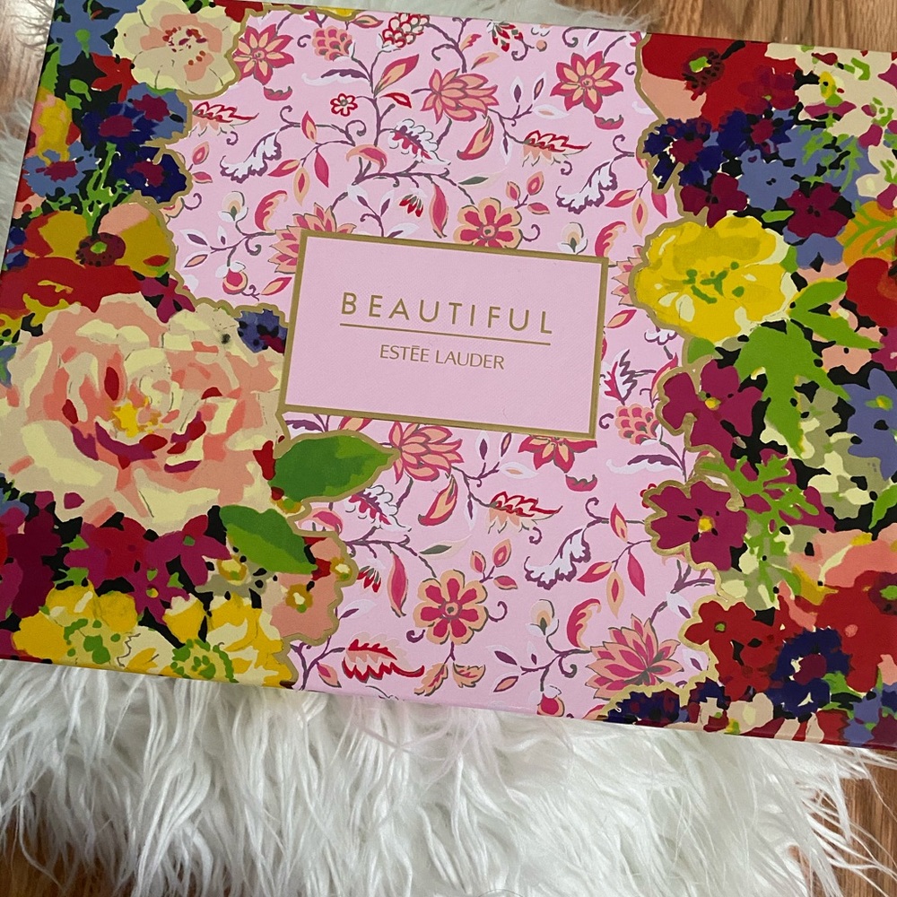 Este Lauder Beautiful fragrance